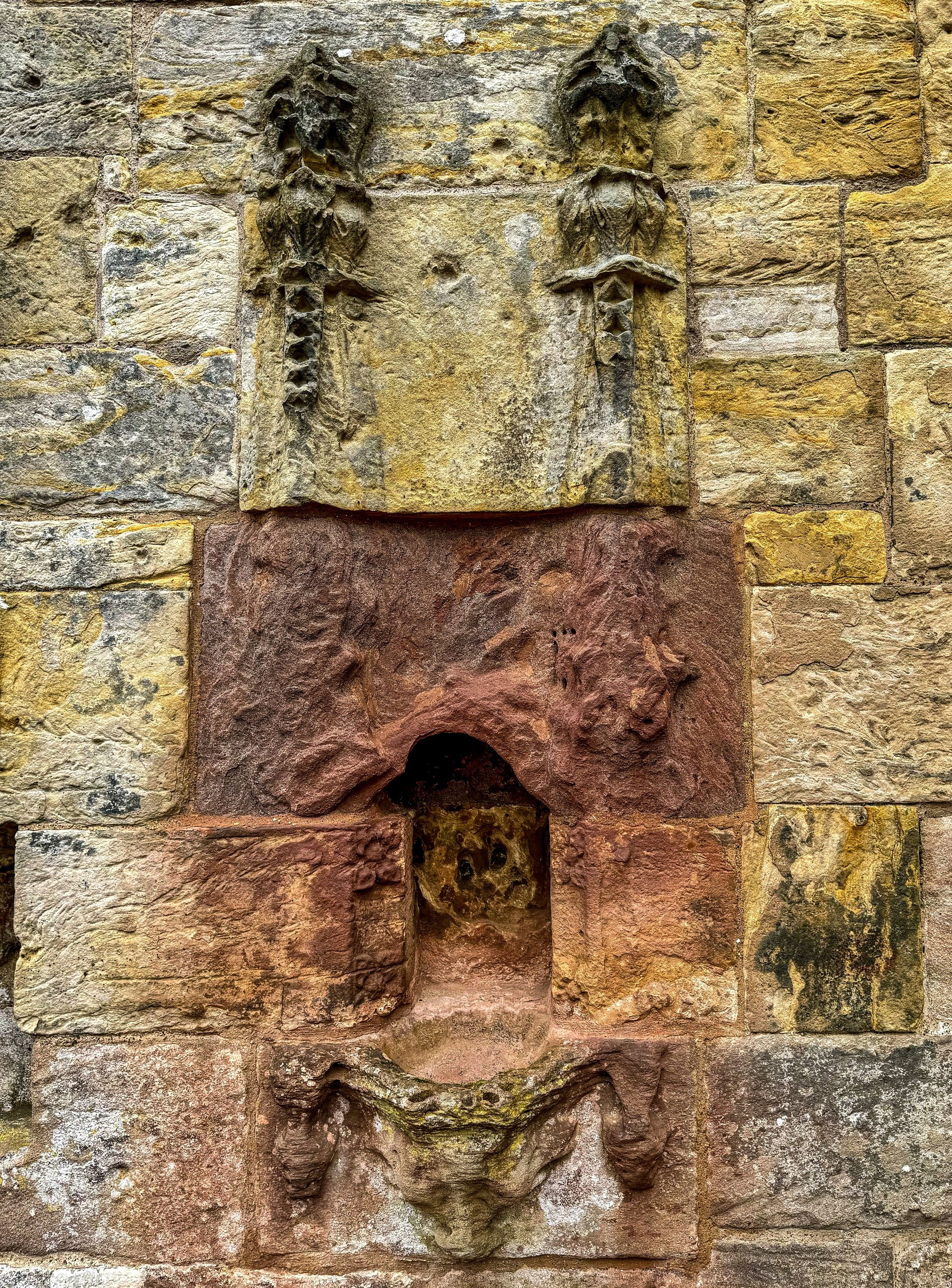  Rosslyn chapel explored by cruise passengers