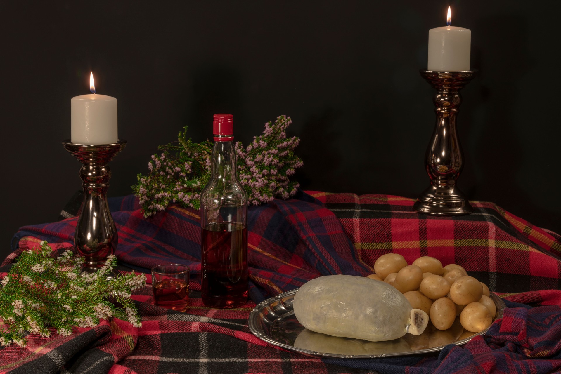 Whisky and Haggis enjoyed by guests on our Edinburgh culinary tour